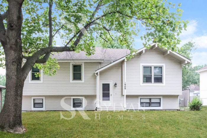 1909 Sw 5th St - Photo 2 of 16