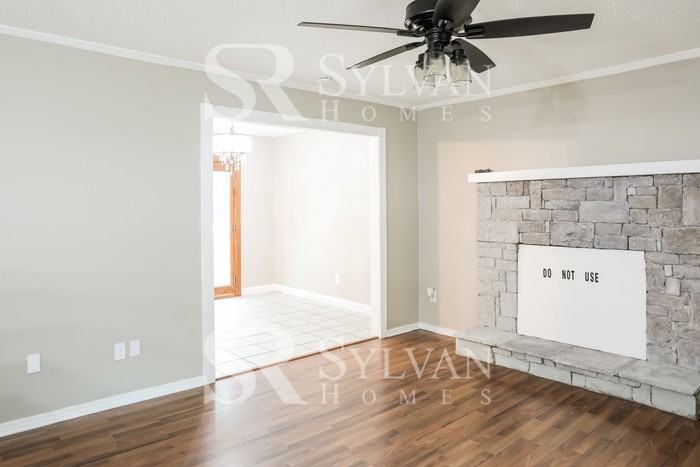 1909 Sw 5th St - Photo 4 of 16