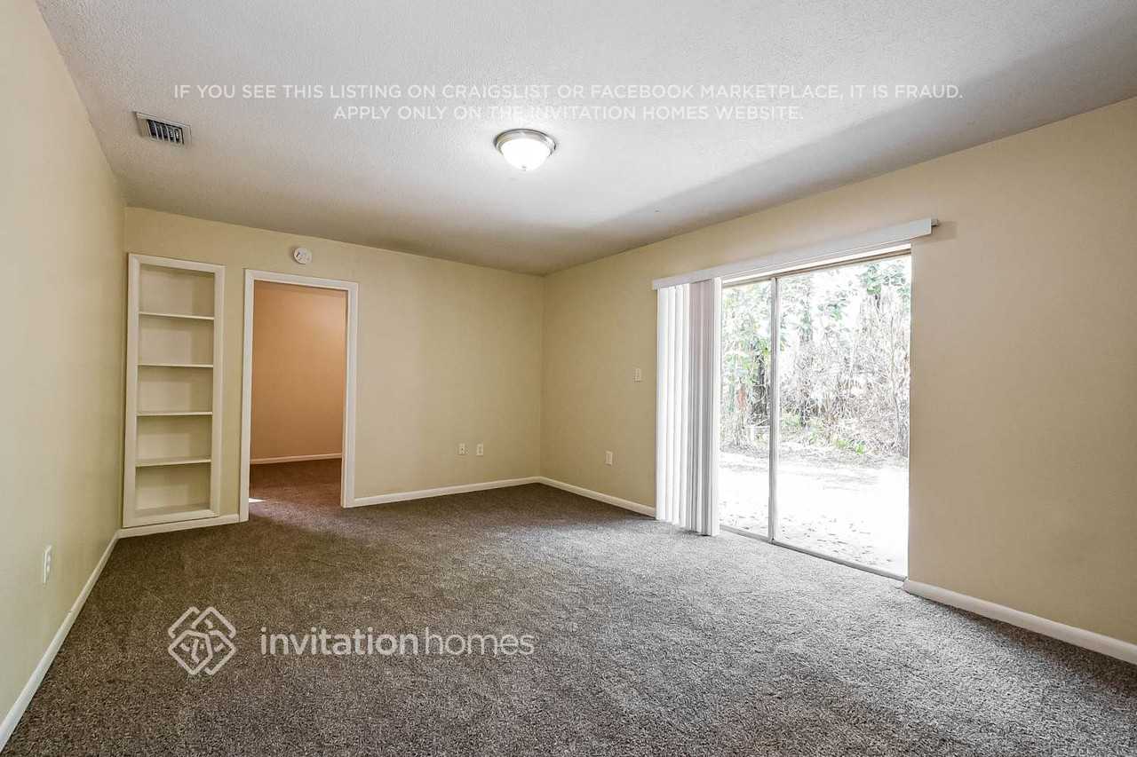 984 Oak Dr - Photo 4 of 17