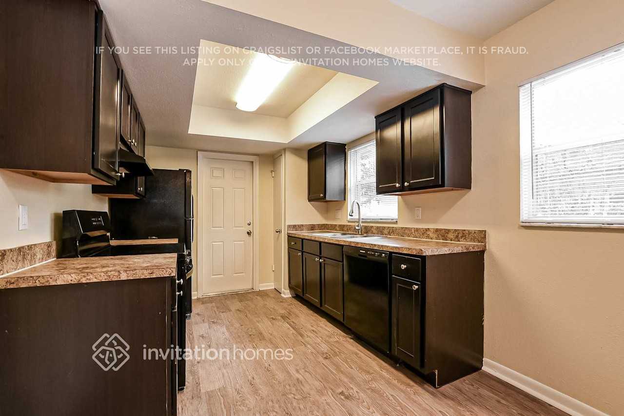 984 Oak Dr - Photo 7 of 17