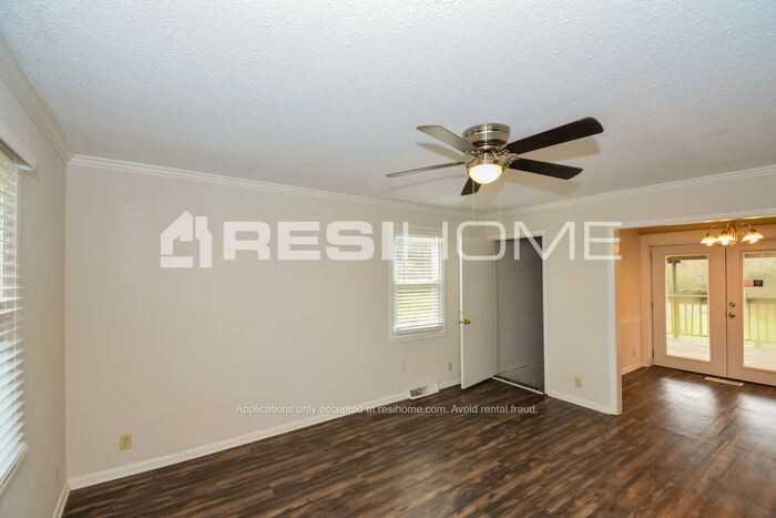 2592 Fairview Blvd - Photo 4 of 21