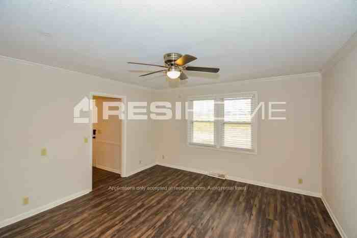 2592 Fairview Blvd - Photo 5 of 21