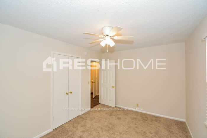 2592 Fairview Blvd - Photo 6 of 21