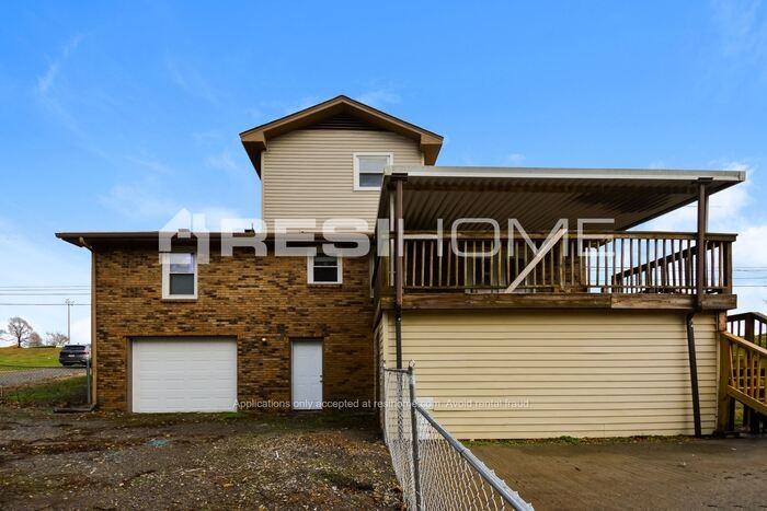 2592 Fairview Blvd - Photo 2 of 20