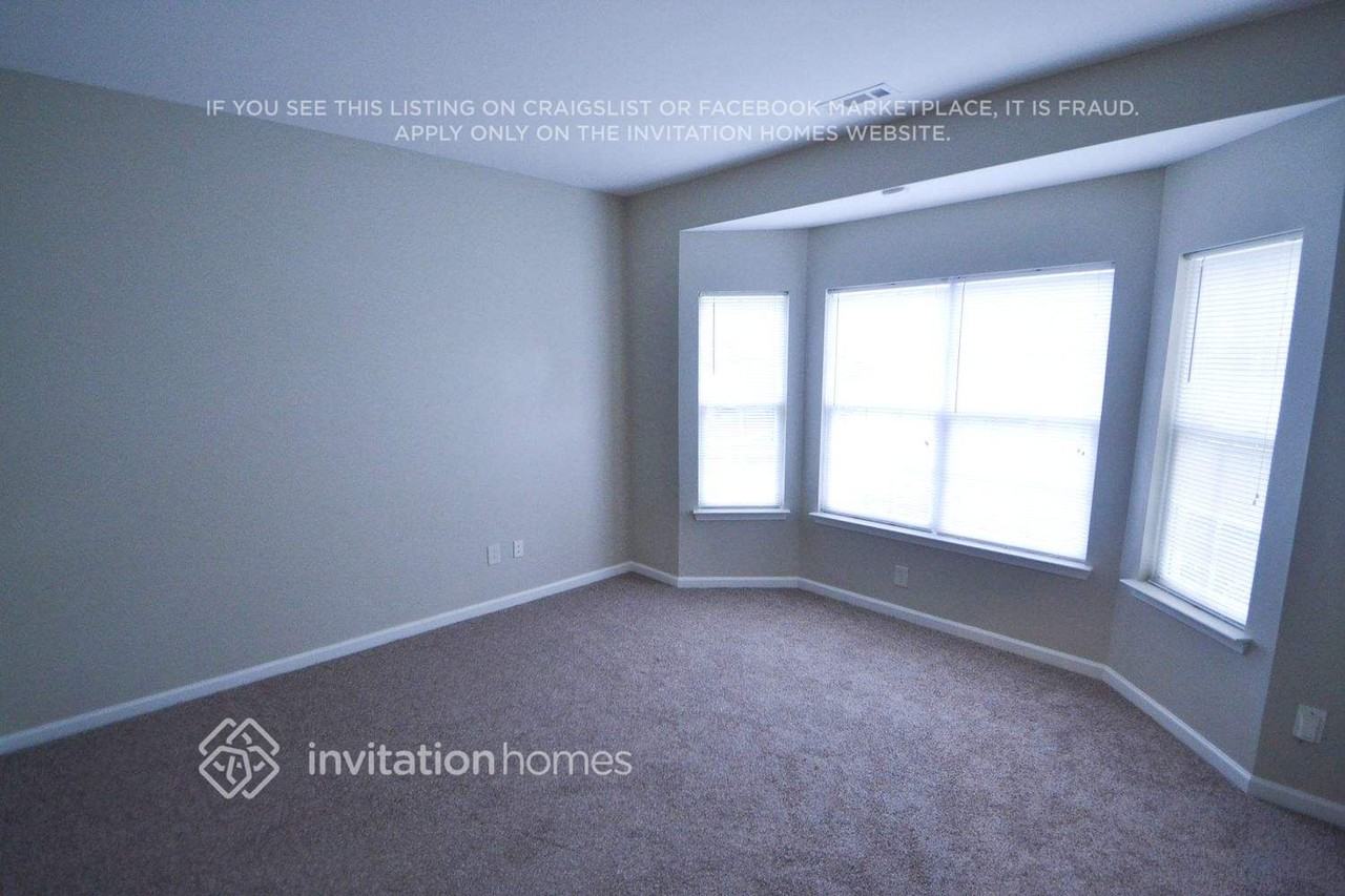 8728 Hazelcroft Ln - Photo 5 of 15