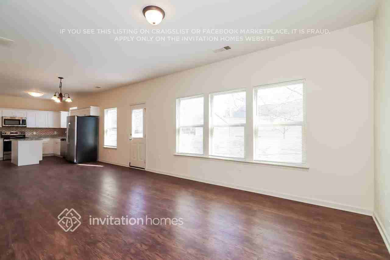 3205 Franklin St - Photo 5 of 18