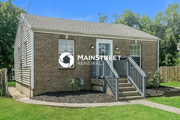 3622 W Jefferson St - Photo 2 of 16