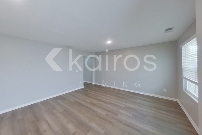 35 E Luminous Way - Photo 2 of 26