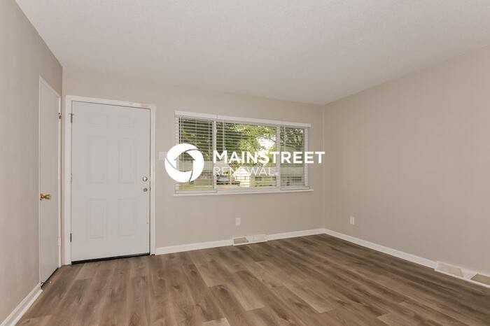 9807 Guthrie Ave - Photo 4 of 16