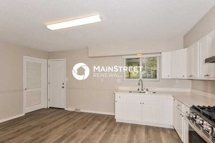 9807 Guthrie Ave - Photo 5 of 16