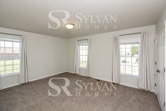 1719 Everett St - Photo 7 of 16