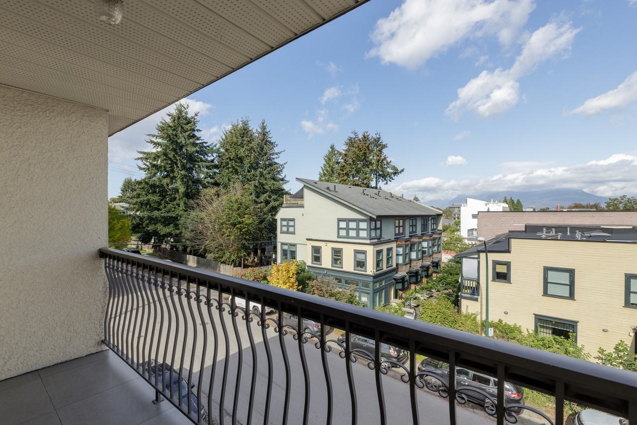 3607 Commercial Street #7 - Photo 4 of 16