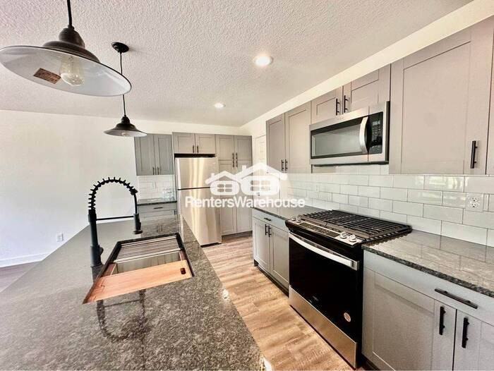 2107 Willis Ave - Photo 3 of 25