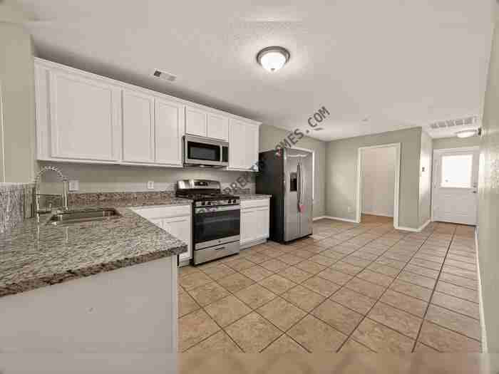 2730 Morgensen Dr - Photo 3 of 17