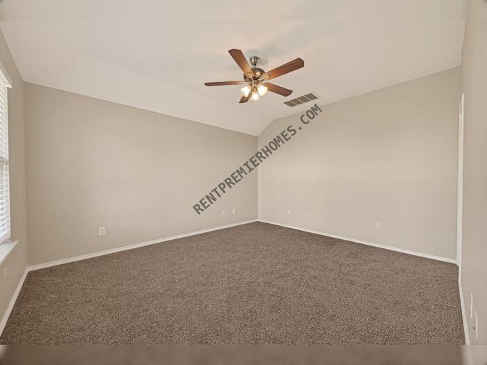 2730 Morgensen Dr - Photo 4 of 17