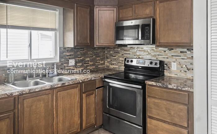 972 Concord Ave - Photo 2 of 18