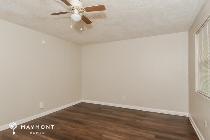 408 Mcnair Dr - Photo 3 of 11