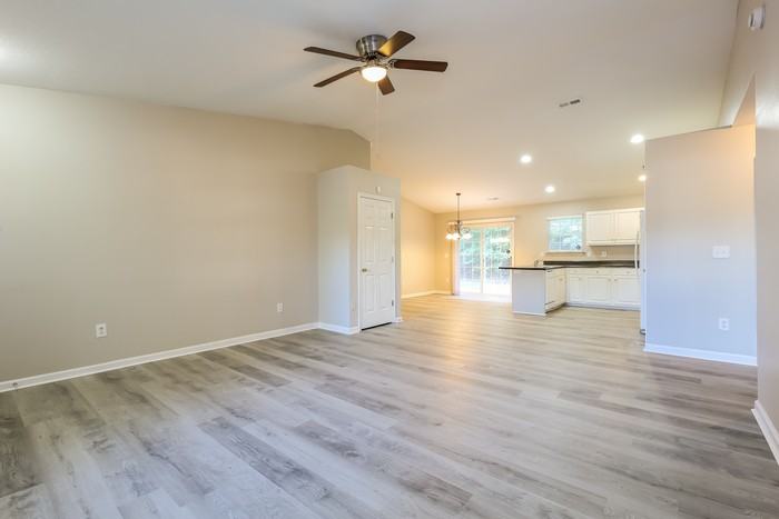 302 Yukon Dr - Photo 3 of 11