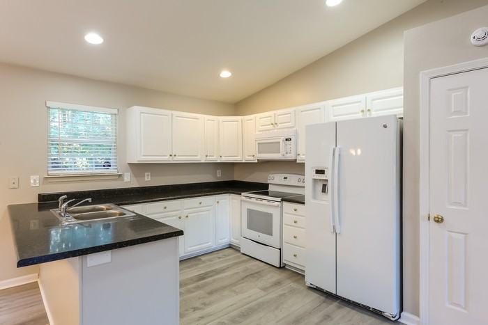 302 Yukon Dr - Photo 5 of 11