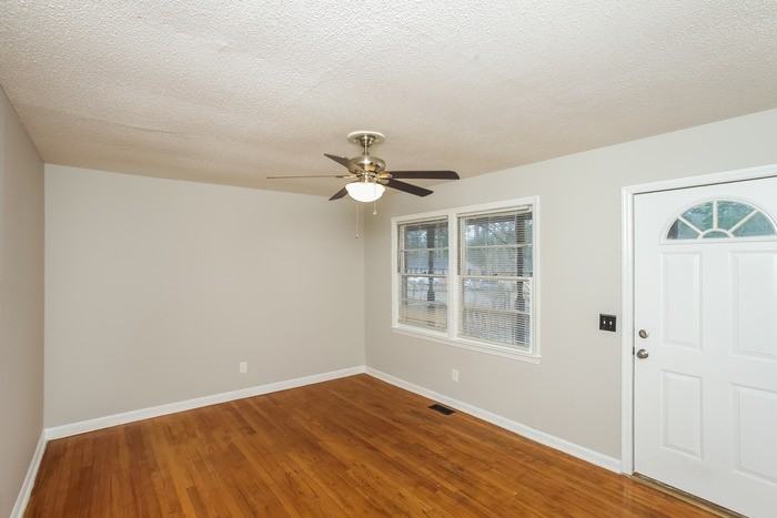 4248 Donavan Dr - Photo 3 of 11