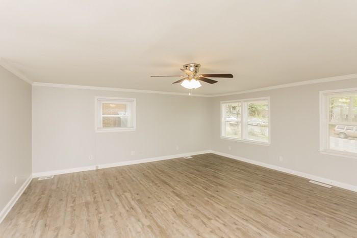 448 Pitney Rd - Photo 4 of 12