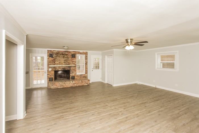 448 Pitney Rd - Photo 5 of 12