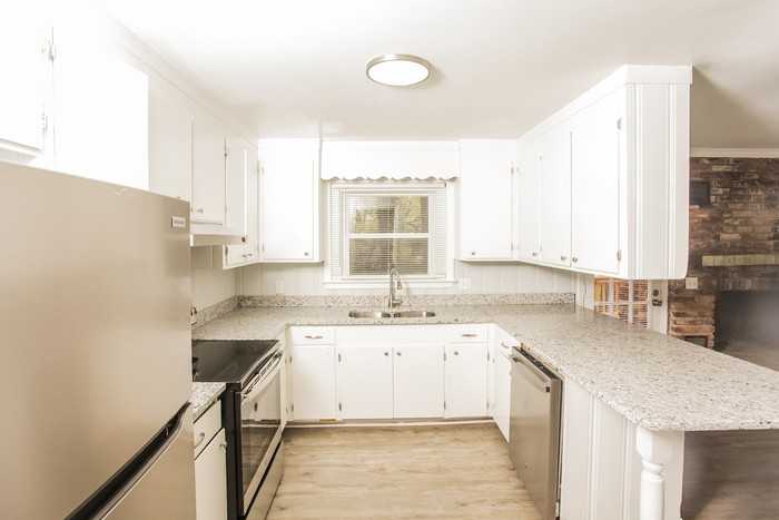 448 Pitney Rd - Photo 6 of 12