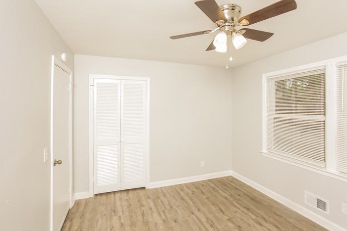 448 Pitney Rd - Photo 7 of 12