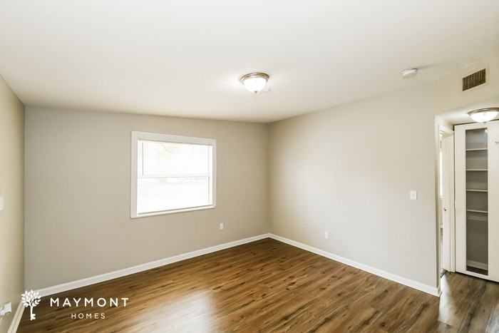 10406 Pinehurst Dr - Photo 3 of 11