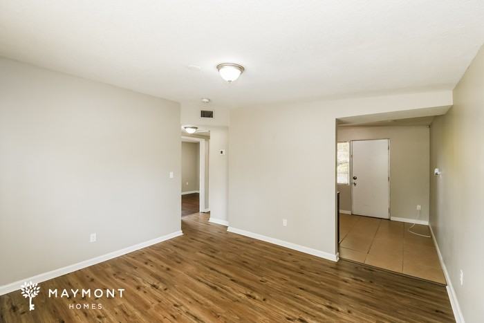 10406 Pinehurst Dr - Photo 4 of 11