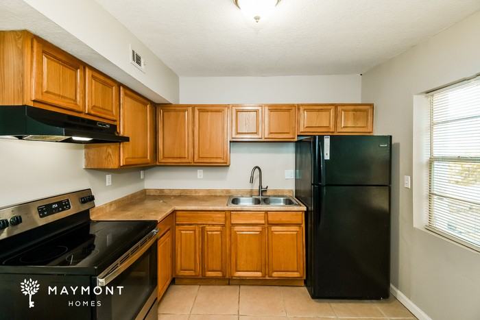 10406 Pinehurst Dr - Photo 5 of 11