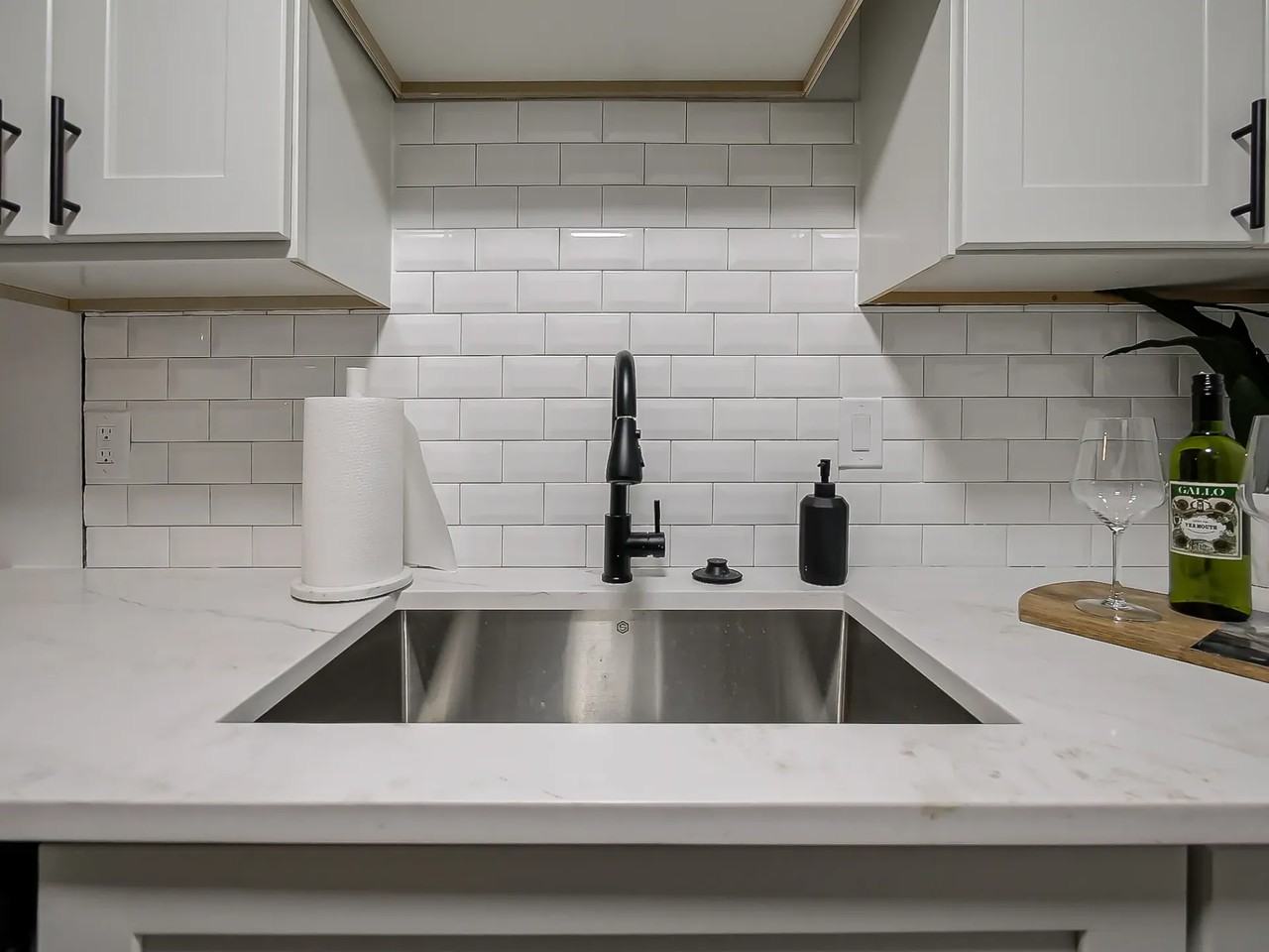 All New Luxury Living In Plymouth - Photo 7 of 50