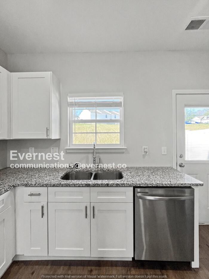 248 Tara Ct - Photo 3 of 21