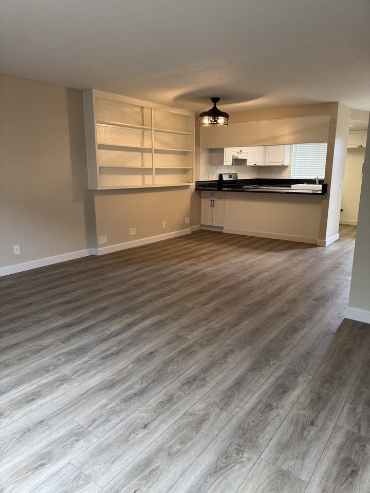 2502 Huntington St #09 - Photo 4 of 10