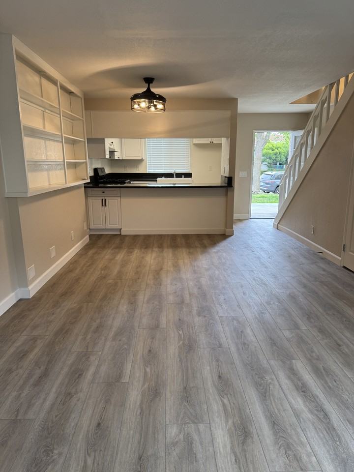 2502 Huntington St #09 - Photo 5 of 10