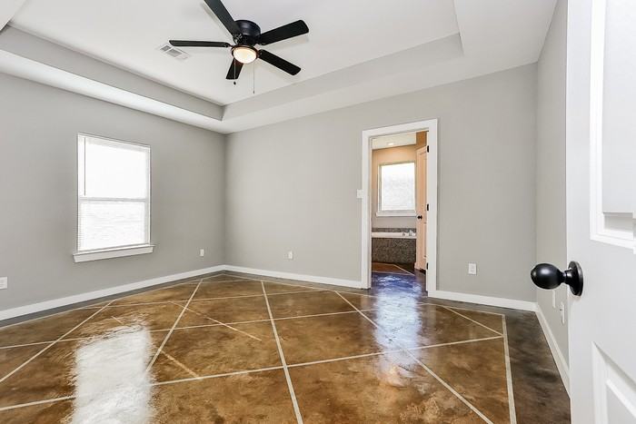 225 Iris St - Photo 7 of 11