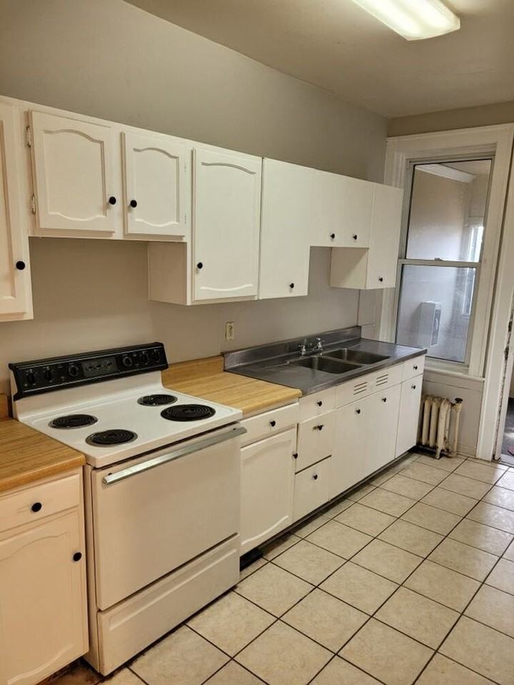 Steward - Photo 2 of 15