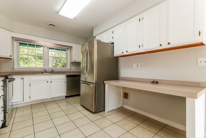 213 Berkshire Dr - Photo 5 of 12