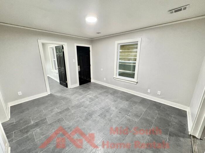 1811 Castalia St - Photo 4 of 20