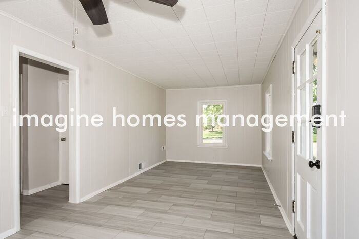 6927 Ravenscroft Dr - Photo 4 of 12