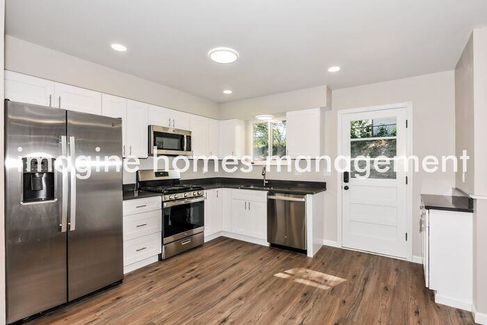 2970 Aintree Dr - Photo 6 of 15