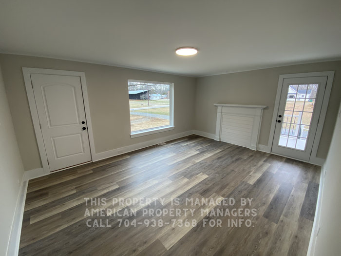 1830 Hollywood Dr - Photo 2 of 9