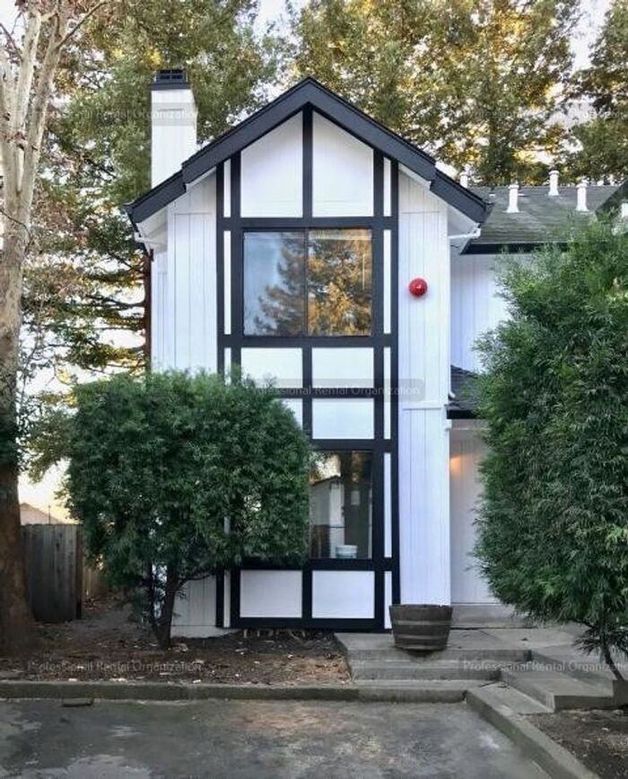 2745 Pine St #B - Photo 2 of 23