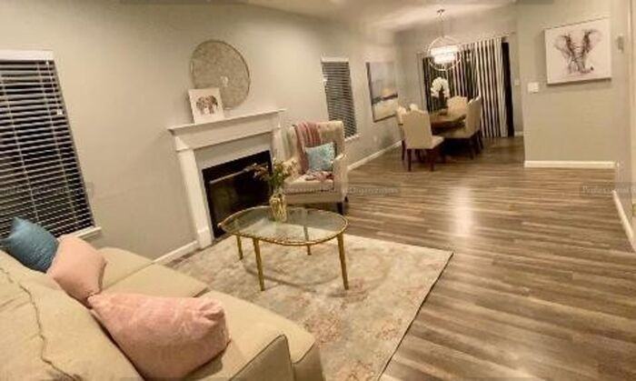 2745 Pine St #B - Photo 3 of 23