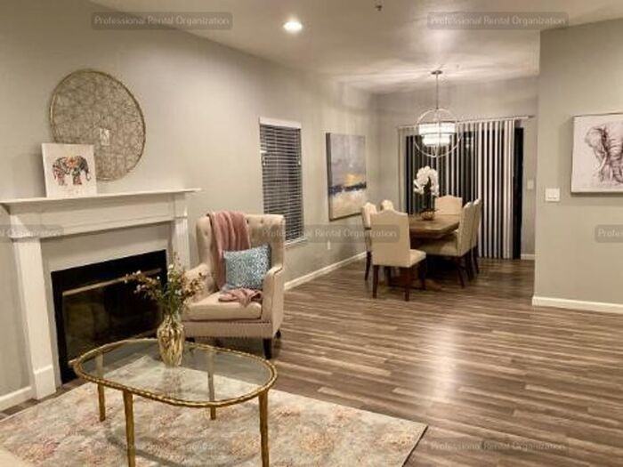 2745 Pine St #B - Photo 4 of 23