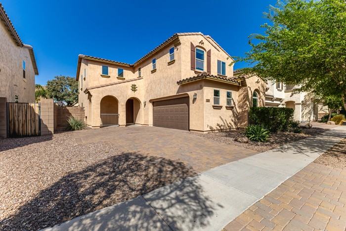 2972 E Shannon St - Photo 2 of 39