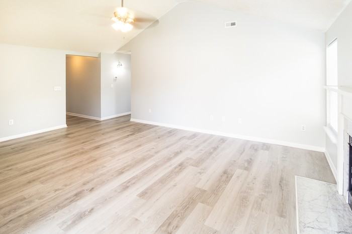 1358 Belle Grove Cir - Photo 3 of 10