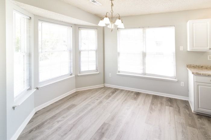 1358 Belle Grove Cir - Photo 4 of 10