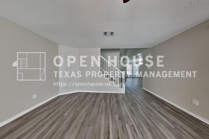 18319 Harnett Dr - Photo 4 of 25