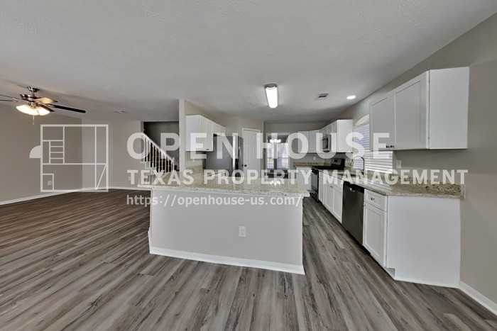 18319 Harnett Dr - Photo 5 of 25